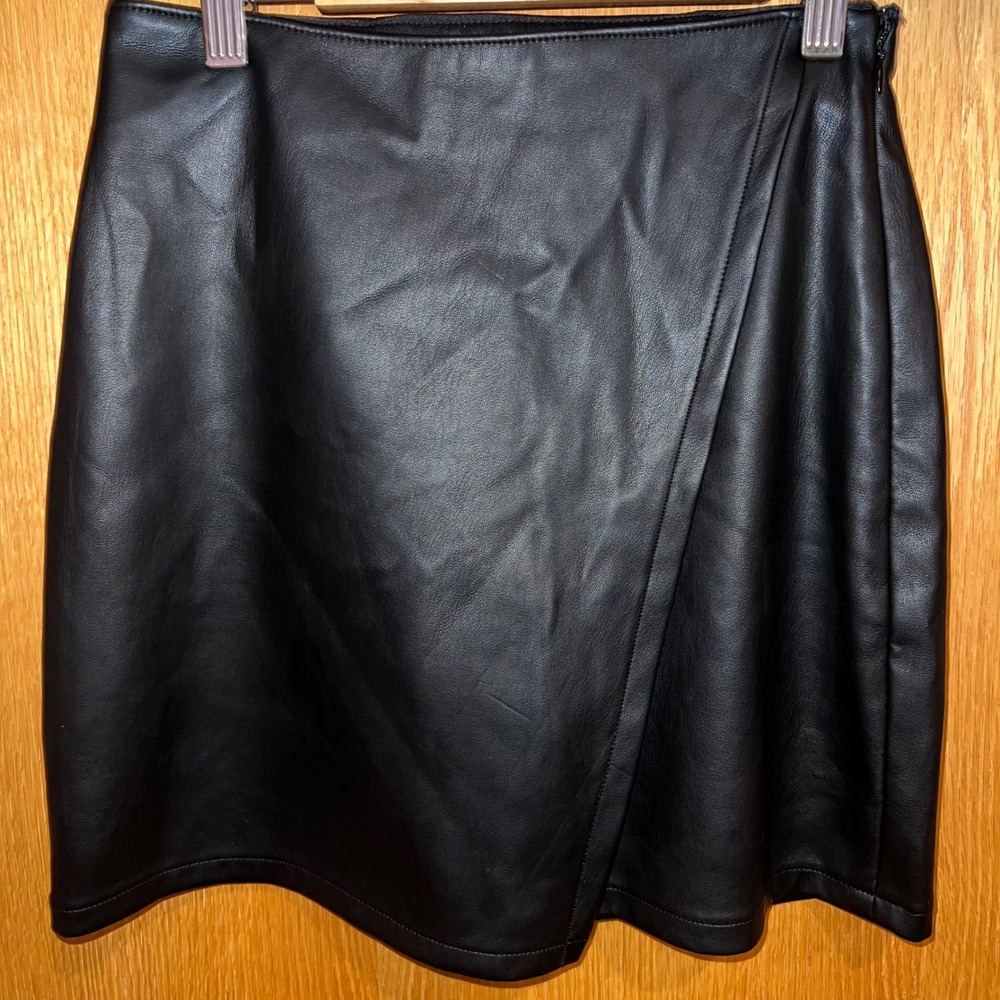 Hollister Faux Leather Mini Skirt Women XS Black Excellent Ultra High-Rise Wrap